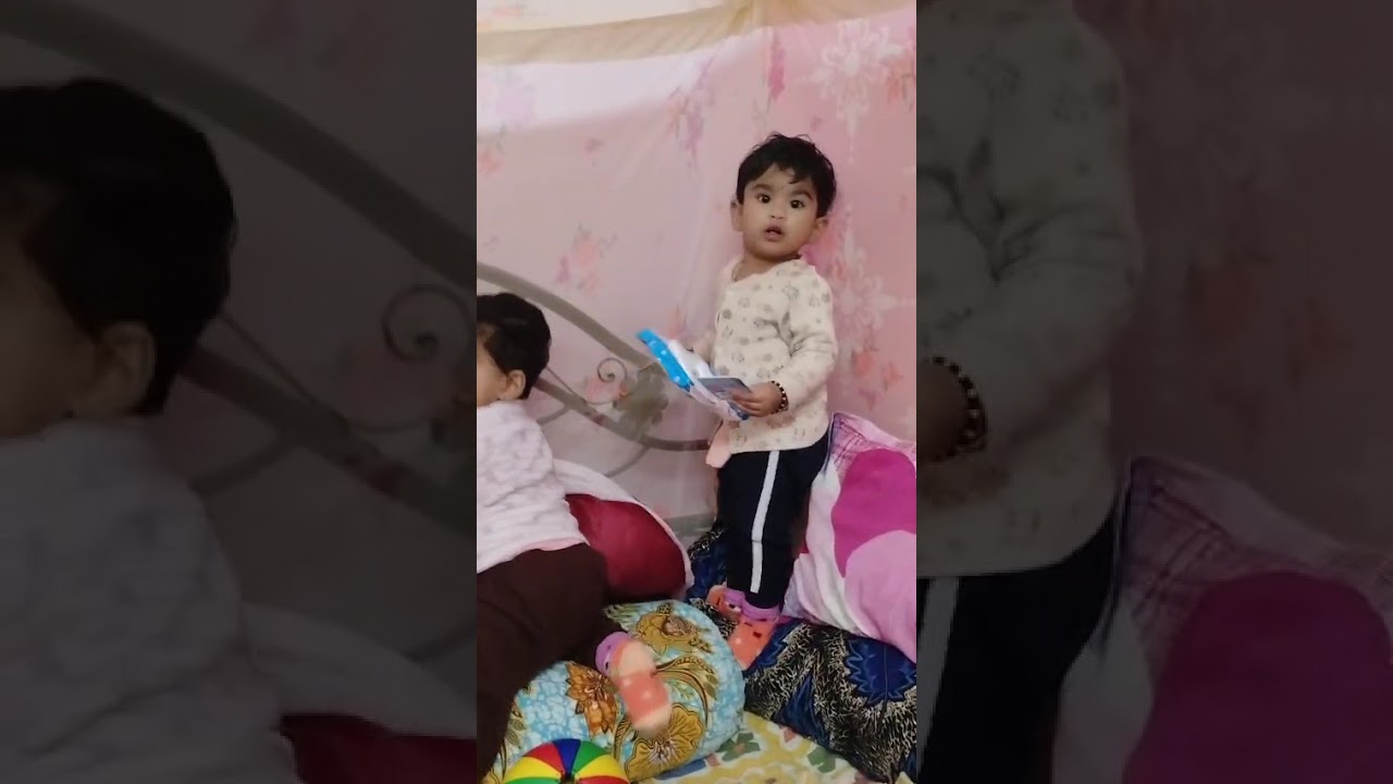 তিস্তা তোর্সা কেমন দুজনে মায়ের কাছে খেলা করে