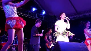 Video thumbnail of "คนดังลืมหลังควาย ปะแป้ง พลอยชมพู ไมค์ทองคำ แสดงสด งานประจำปีวัดสว่างอารมณ์ นครปฐม"