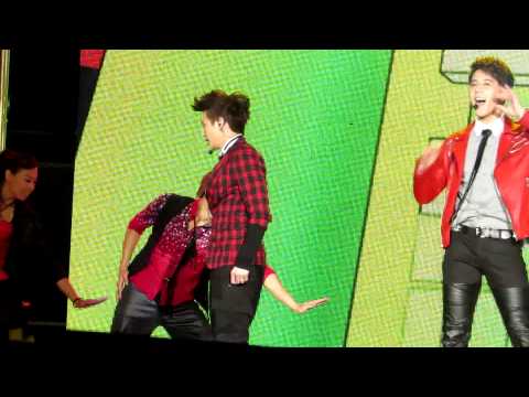 煜區拍攝: 20121231高雄跨年 楊奇煜雷射秀+華劇小生SUPERGIRL (1080HD)