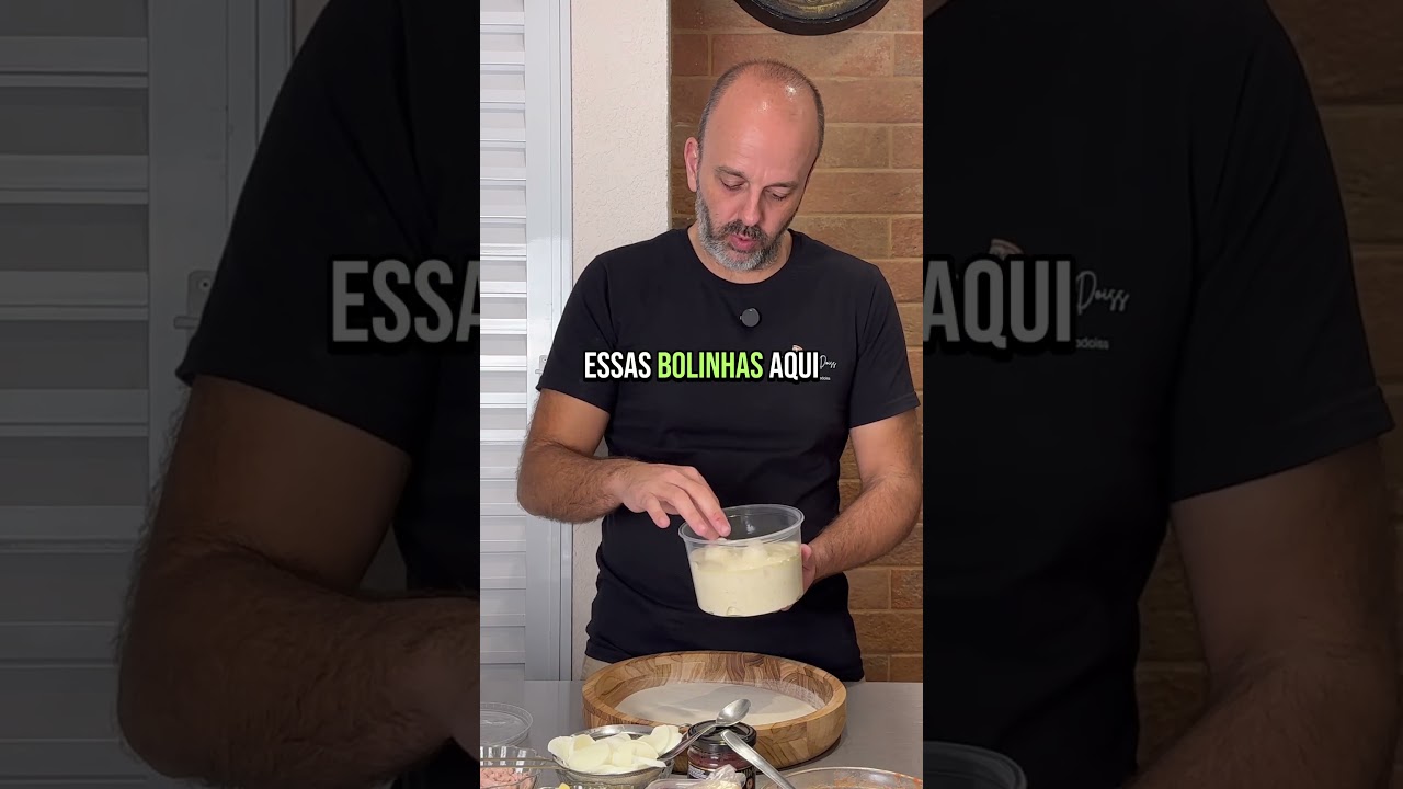 Você usa semolina pra abrir a massa? 