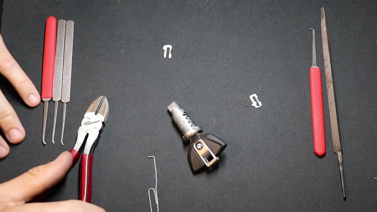 Откройте багажник BMW без ключа (и подберите ключ, который будет совпадать с вашим).