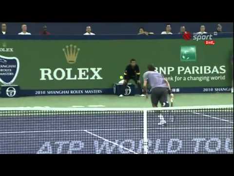 More completed and HD version of the shot - Roger Federer Hit Yet Another Tweener Between The Legs Shot in Shanghai 2010 ATP Master vs John Isner in his 1st match after 4 weeks off. Brilliant match for Roger winning 6-3 6-4 eventually. John Isner guessed right and tried to save it at the net but failed. 2010-10-13