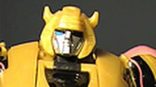 Transformers Generations: War for Cybertron Bumblebee Review
