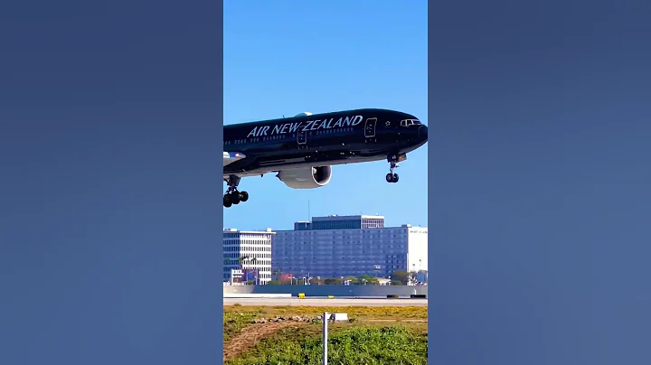 AIR NEW ZEALAND (all blacks livery) BOEING 777-300ER LANDING AT LOS ANGELES INT AIRPORT#shorts #fyp