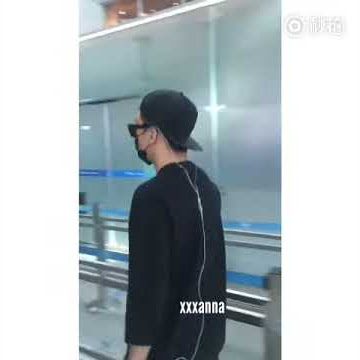 [150924] BIGBANG at Incheon airport off to Taipei, Taiwan  (cr. xxxanna_xian's weibo)