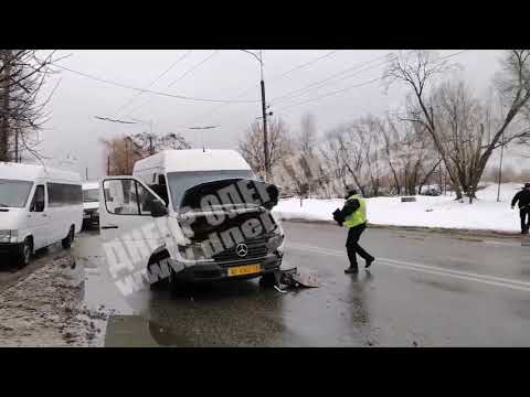 В Днепре на пр.Мануйловском - тройное ДТП и пробка