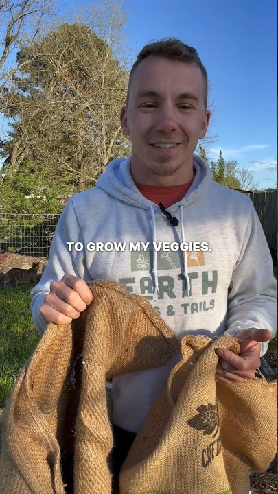 PLANTING POTATOES IN DIY JUTE BAGS - Le café de maman