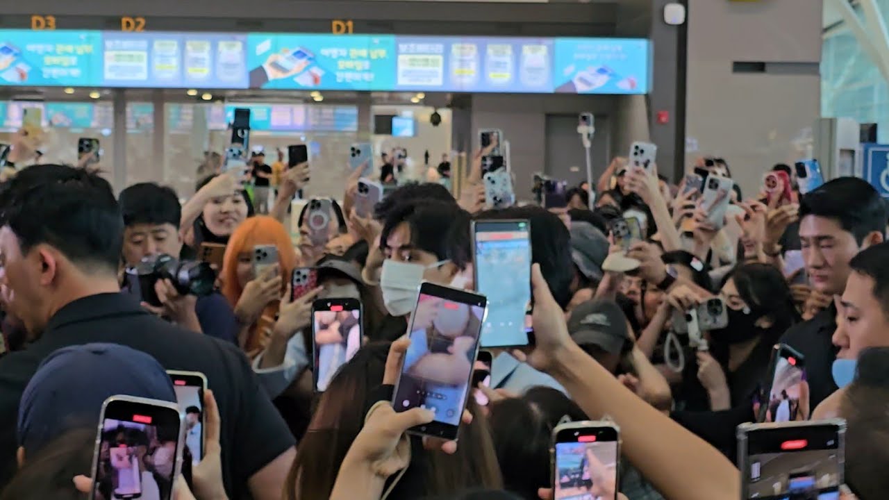 Bts V 김태형 뷔 Airport Departure to Paris  250704
