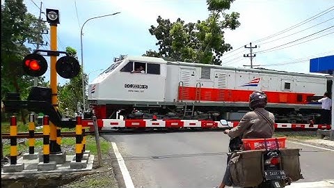 Palang Baru WANTECH Legendaris Perlintasan Kereta Api Kesugihan Cilacap