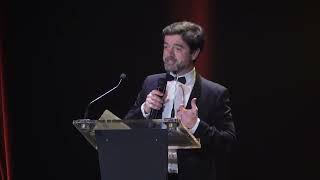 Guillaume Sentou reçoit un Trophéede la Comédie Musicale 2022
