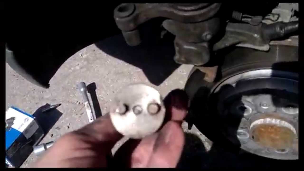 Jak wymienić klocki hamulcowe tylne Opel Vectra C Signum - YouTube