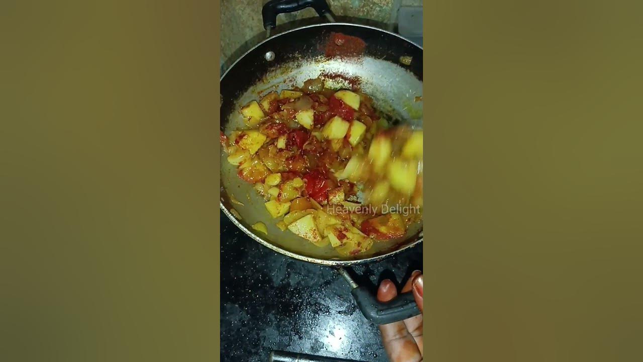 egg-potato-curry-shorts-food-trending