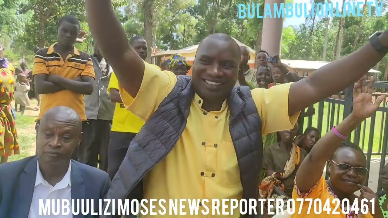 HON. SARAH WEKOMBA TOLD PEOPLE OF BUFUMBULA That She Will Get REVERTER Machine Of Stoping Water 