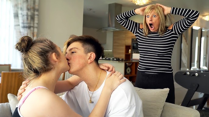 Ұлы мен әкесінің жыныстық қатынасқа түсуінің шынайы видеосы