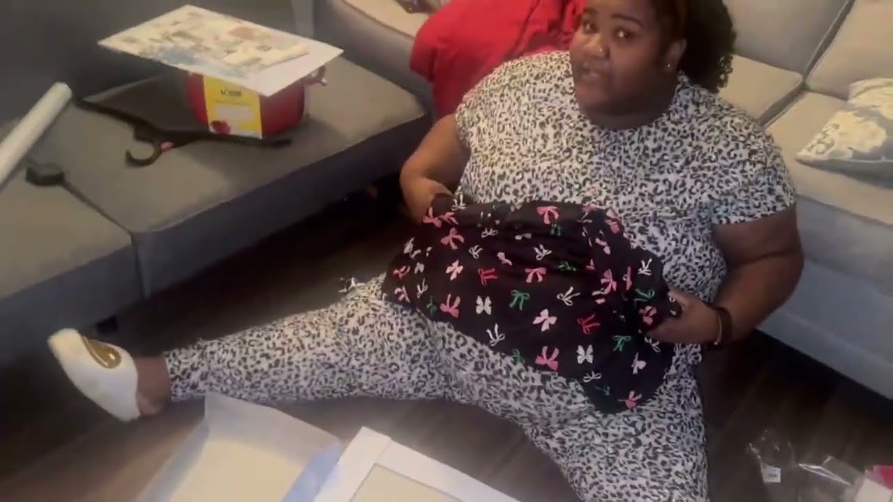 🎄VLOGSMAS Day 19| Last Minute Christmas Shopping, Wrapping Gifts, and Taking Family Photos 🫶🏾