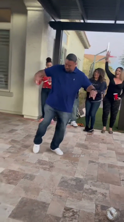 Cuzzo crip walking during the halftime show #westcoast #rap #90s #oldschool #hiphop #drdre #shorts