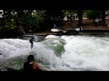 Сёрфинг в центре Мюнхена/Мюнхен/Surfen am Eisbach in München