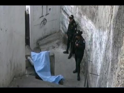 Hombre muere al caer de escaleras en la zona 3 - YouTube