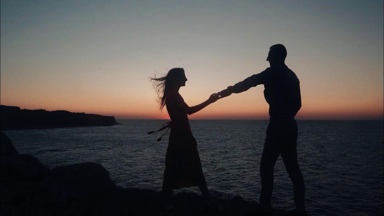 Яаvь будь моим берегом. Следы на песке. Надпись на песке на море. Берег он мой один. Берег он мой один.