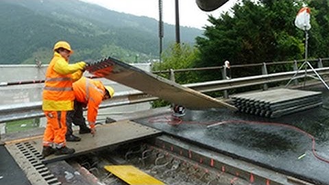Installation of mageba expansion joint assisted by "Mini-Flyover" sliding plates