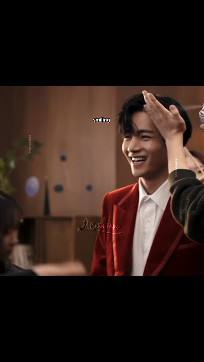 Taehyung gave his signed Solo Album to Jackie Chan 🐻💜