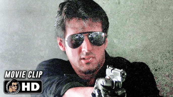 Rambo dando pinote na polícia de XT em 1982  Você sabia que o primeiro  pinote de XTzão da história foi feito pelo RAMBO? Essa é uma cena do  primeiro filme do