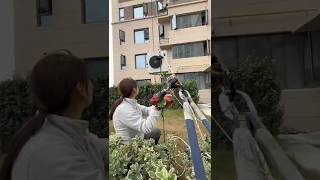 This is how we lift an air conditioning compressor to high high-rise exterior!