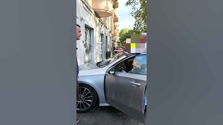 Litigo con un prepotente buffone arricchito