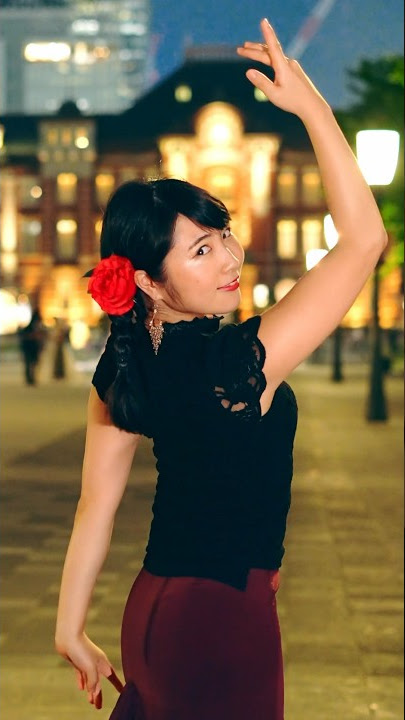 Japanese tries imitating Aishwarya Rai 😂  Udi Teri Aankhon se | Guzaarish