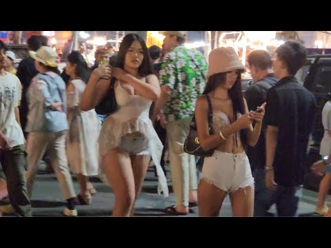 Pattaya Beach Road, people celebrate the New Year 2025 ถนนเลียบชายหาดพัทยา เฉลิมฉลองปีใหม่ 2568