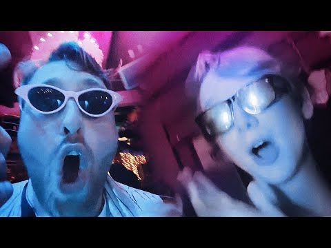 FEESTEN MET STREAMERS IN PARIJS