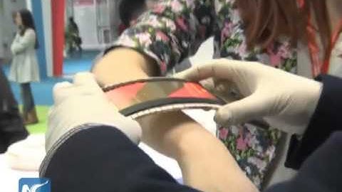 Bendy smartphone made of graphene displayed at China tech fair