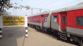 Train no:12424 new delhi(ndls)-dibrugarh town(dbrt) rajdhani express
arriving at barauni junction(bju) railway station, bihar. date:
25/01/2017.