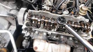 CYLINDER HEAD TIGHTENING 2 ON A 2E ENGINE.