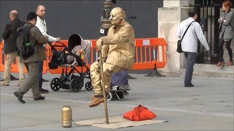 The Floating and Levitating Man.  TRICK REVEALED (step-by-step) !