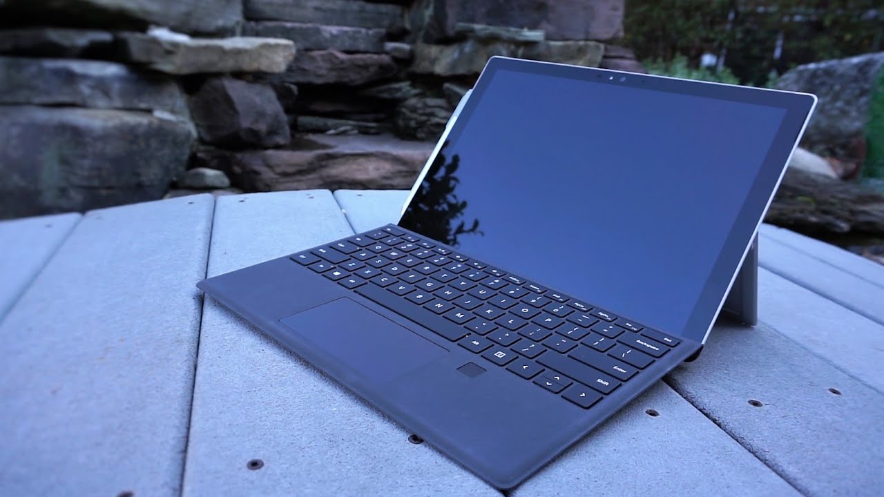 Microsoft Surface Pro 4 Review - i7 6650U Iris Pro 16GB RAM - Best 2 in 1  Laptop/Tablet! 