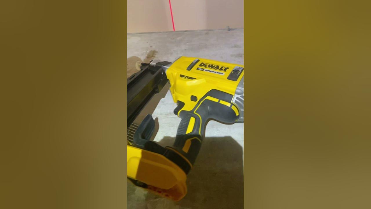 Clavadora Inalámbrica DCN680 20v DEWALT Deja el Ruido y los Cables YA 