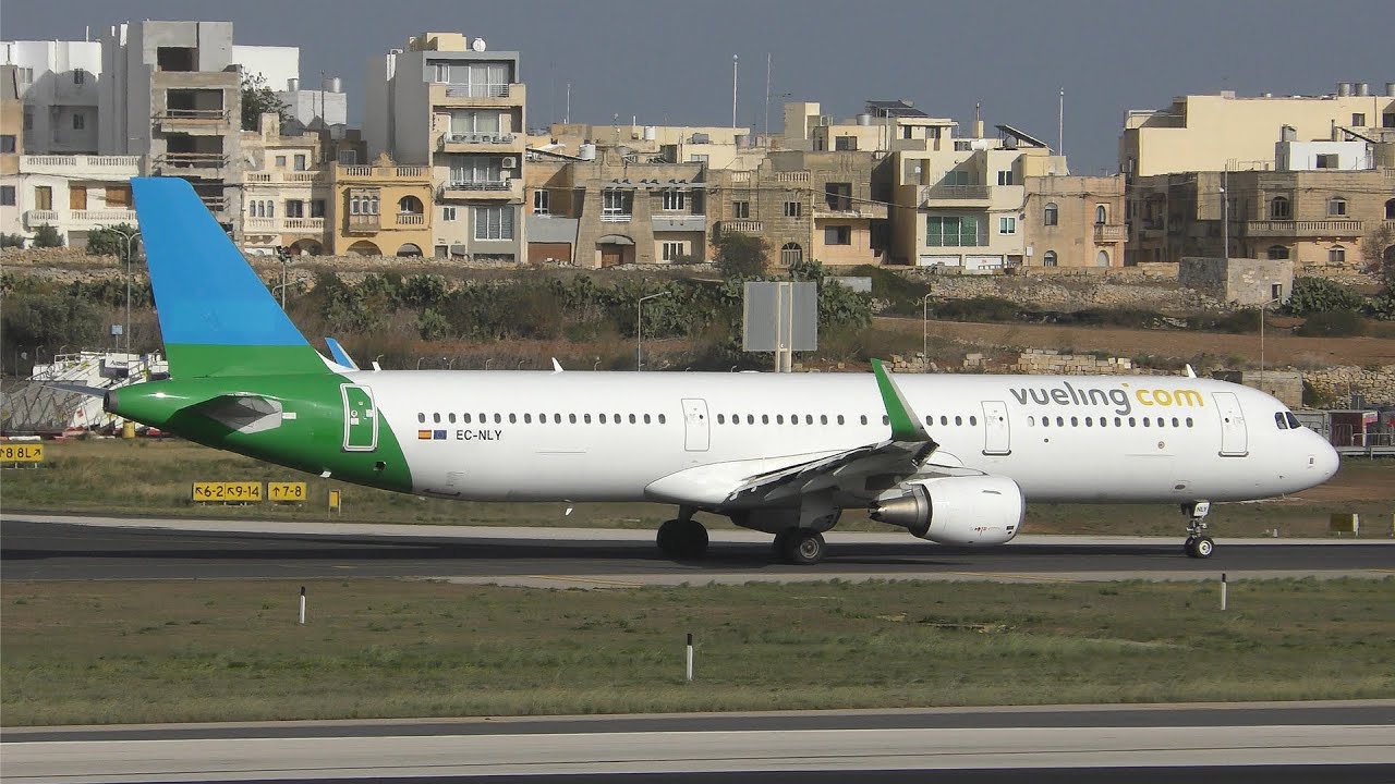 (LEVEL Livery) Vueling A321 ECNLY Landing/Takeoff at Malta Intl Airport (4K) YouTube