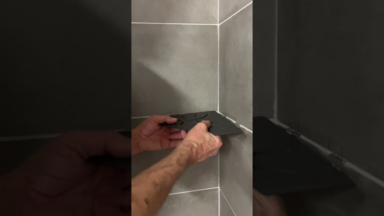 Installer une étagère de douche Schlüter-SHELF