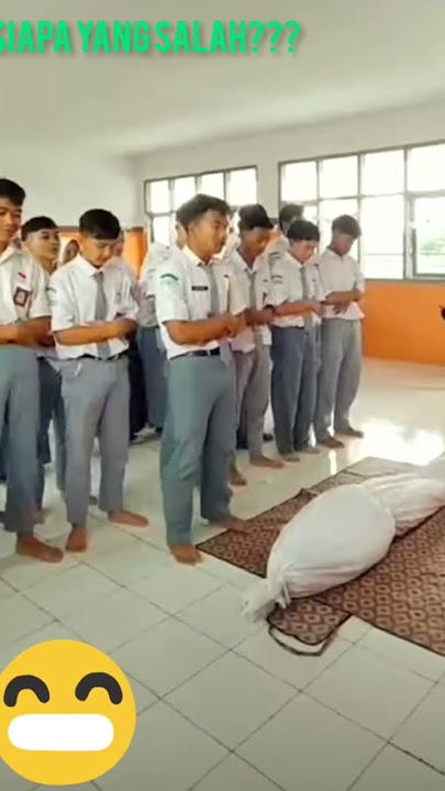momen kocak praktik sholat jenazah bangun lagi #shots #youtubeshorts #jenazah #vídeoviral