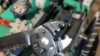 Shorten 8-32 machine screw with multi tool bolt/screw cutter