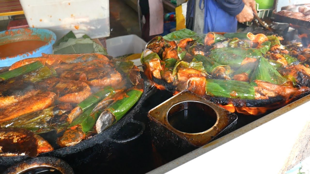 Delicious IKAN BAKAR- GRILLED FISH FEAST in Kuala Lumpur | Food and Travel Channel | Malaysia | Chasing a Plate - Thomas & Sheena