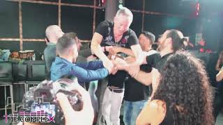 Avi Minkov jumps into the crowd 2018