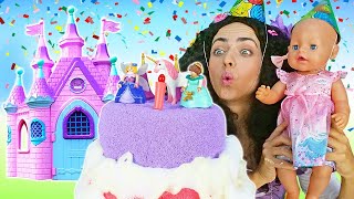 Baby Annabell doll &amp; Princesses pretend play cooking birthday cake for Baby Born doll.