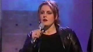 Watch Alison Moyet The First Time Ever I Saw Your Face video