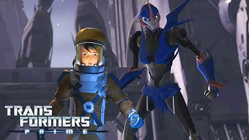 Trouble on Cybertron | Transformers: Prime | Clip | Animation | Transformers Official