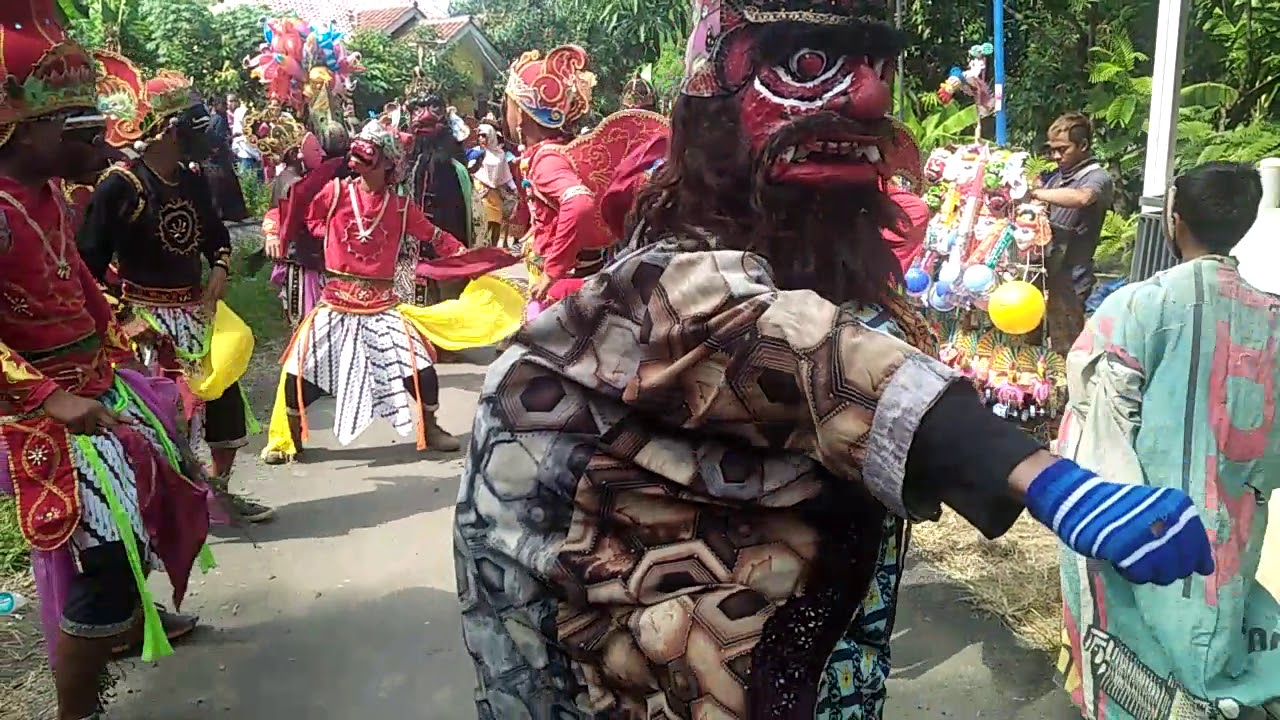 Tradisi reog indramayu jawa barat REOG TRIO MUDA di des panyindangan