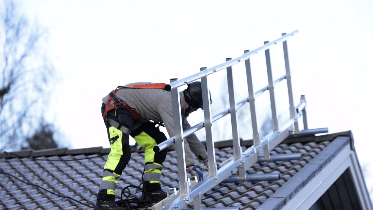 Så här monterar du Roof Shelter - fallskyddsräcke för gavlar - YouTube
