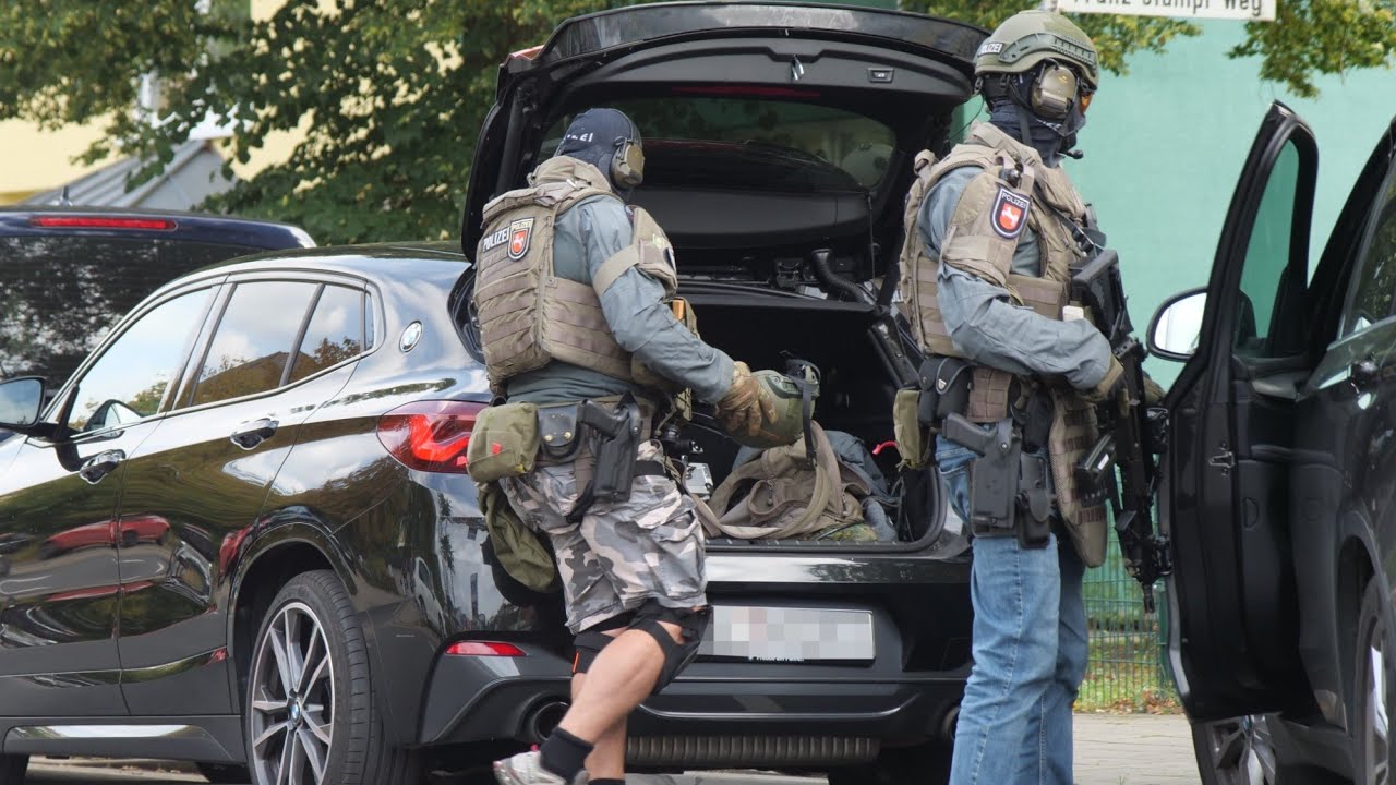 [SEK Einsatz an Schule] Polizei-Großeinsatz am Schulzentrum Sonnenhügel in Osnabrück// 2 Festnahmen