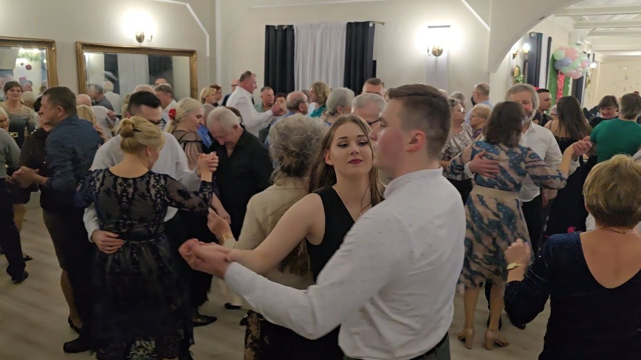 Kiedyś się śpiewało te weselne kawałki! Młodzi tancerze świetnie się w nich odnajdują!